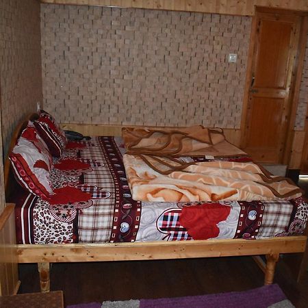White House Kasol Otel Dış mekan fotoğraf